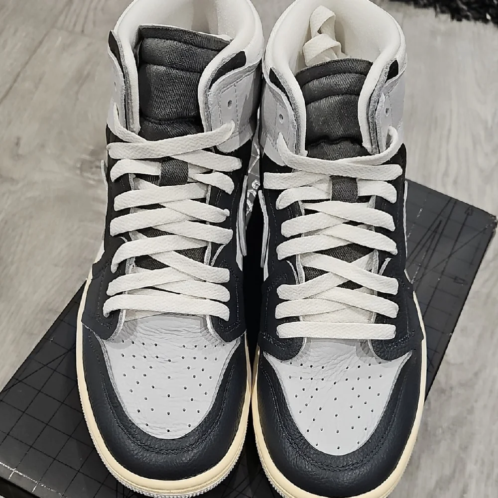 New High-Top Sneakers in Black and White - Picture 2 of 7